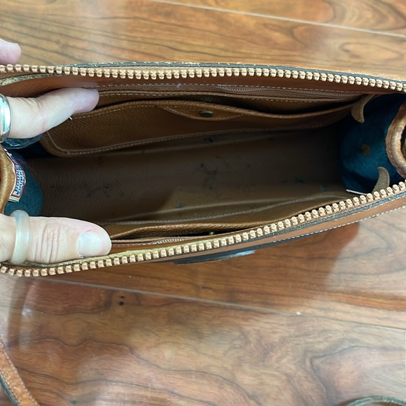 Vintage 1980s Dooney & Bourke Black and Tan Pebble Leather Crossbody Purse Bag - Picture 12 of 15